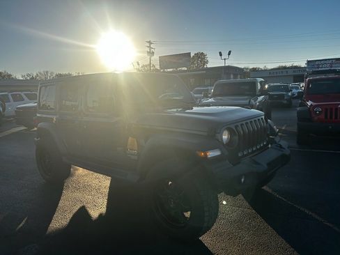 Used 2020 Jeep Wrangler Unlimited Sport S image 3