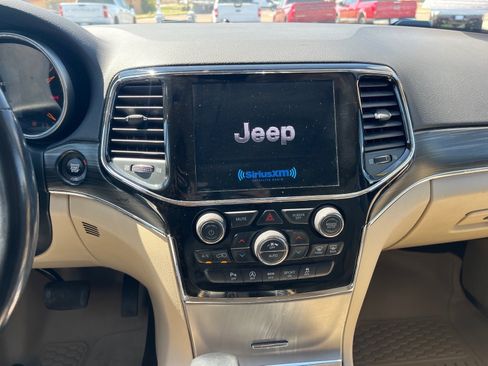 Used 2020 Jeep Grand Cherokee Limited AWD/4WD image 13