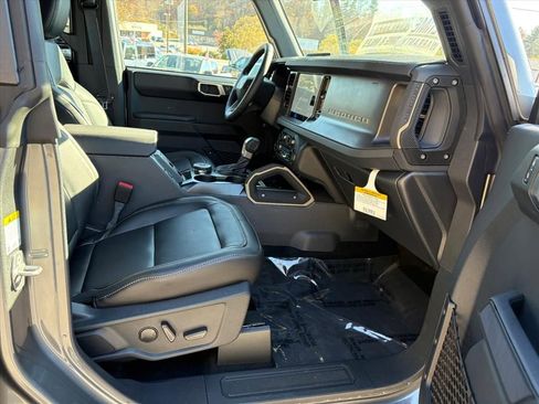New 2025 Ford Bronco Badlands image 16