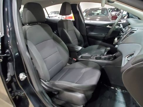 Used 2017 Chevrolet Cruze LT FWD image 13