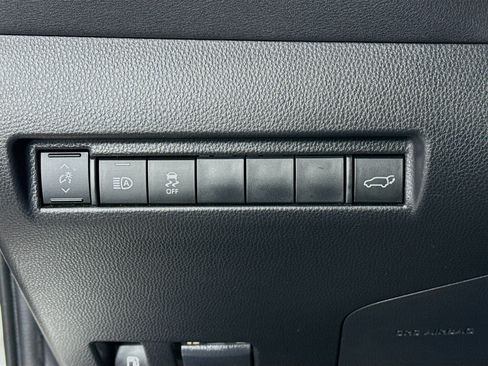 Used 2023 Toyota Venza XLE AWD/4WD image 10