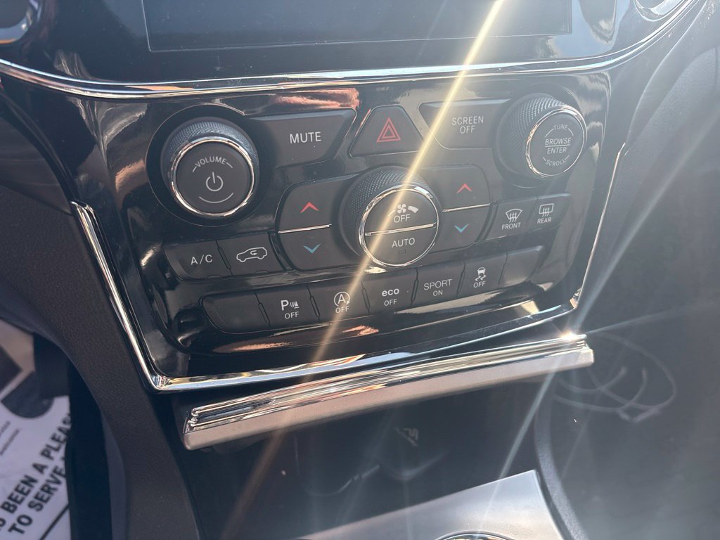 Used 2021 Jeep Grand Cherokee Laredo X AWD/4WD image 29