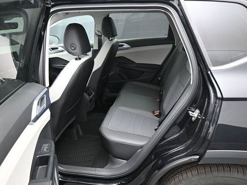 New 2026 Volkswagen Taos SE AWD/4WD image 11