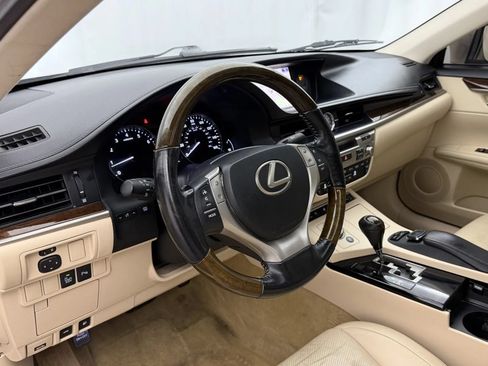 Used 2015 Lexus ES 350 w/ Luxury Package FWD image 9