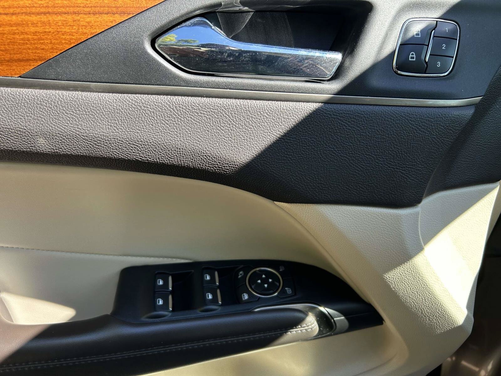 Used 2018 Lincoln MKC Select w/ Select Plus Package FWD image 19