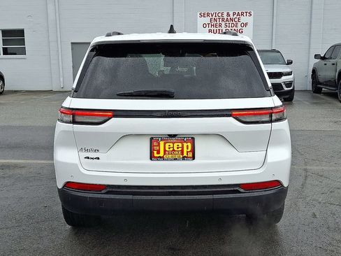 Certified 2023 Jeep Grand Cherokee Altitude AWD/4WD image 5