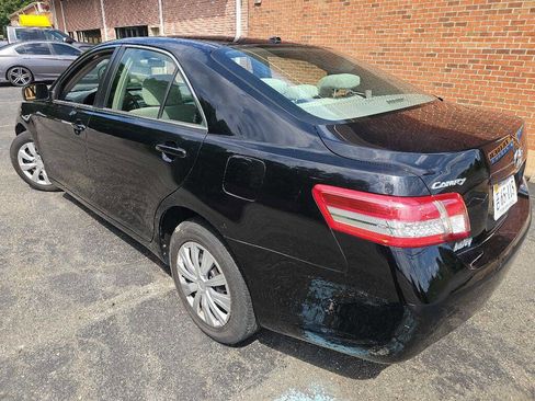 Used 2010 Toyota Camry LE FWD image 13