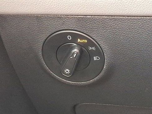 Used 2023 Volkswagen Taos SE w/ Black Wheel Package image 30