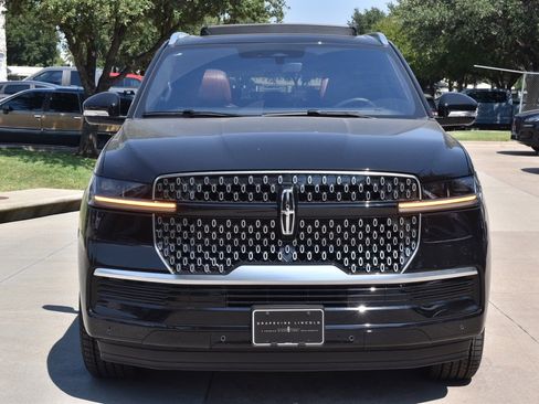 New 2025 Lincoln Navigator L Reserve image 2