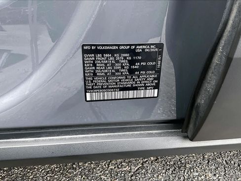 Used 2025 Volkswagen ID.4 Pro RWD image 33