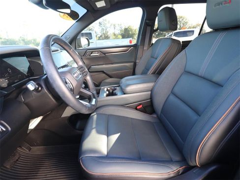 Used 2024 GMC Acadia AT4 w/ Luxury Package image 2