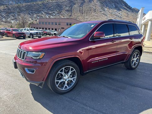 Used 2018 Jeep Grand Cherokee Limited image 3