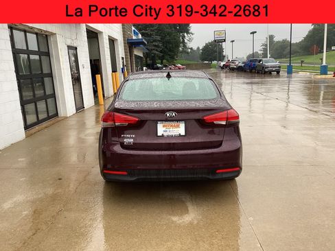 Used 2017 Kia Forte LX FWD image 2