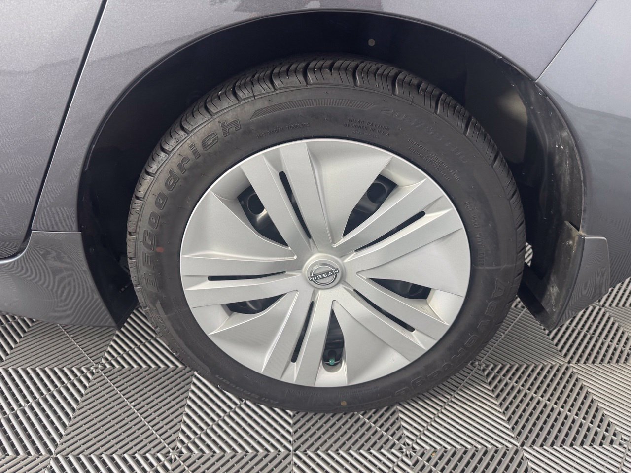 Used 2025 Nissan Leaf S FWD image 11