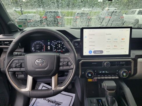 Used 2025 Toyota Tacoma Limited AWD/4WD image 17