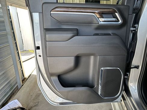 Used 2025 GMC Sierra 2500 SLE image 28