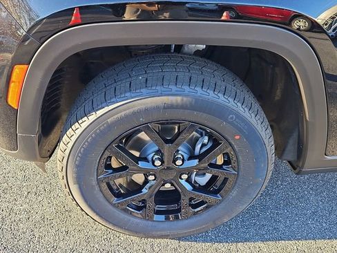 New 2026 Jeep Grand Cherokee Altitude image 24