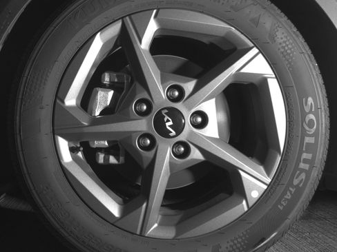 Used 2025 Kia K4 LXS image 12