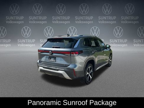 Used 2025 Volkswagen Tiguan SE w/ Panoramic Sunroof Package AWD/4WD image 6