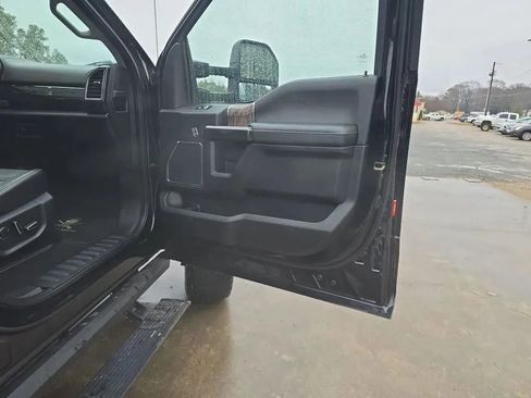 Used 2019 Ford F250 Lariat w/ Lariat Ultimate Package AWD/4WD image 52
