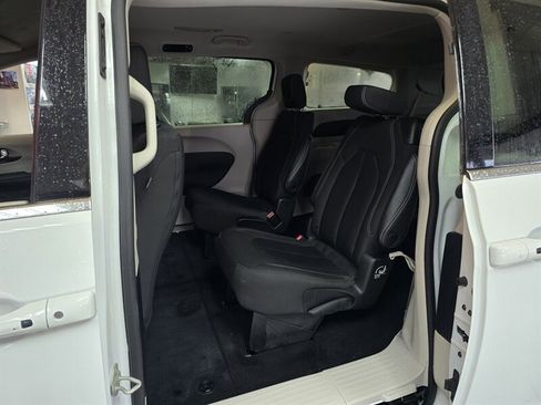 Used 2023 Chrysler Voyager LX FWD image 10