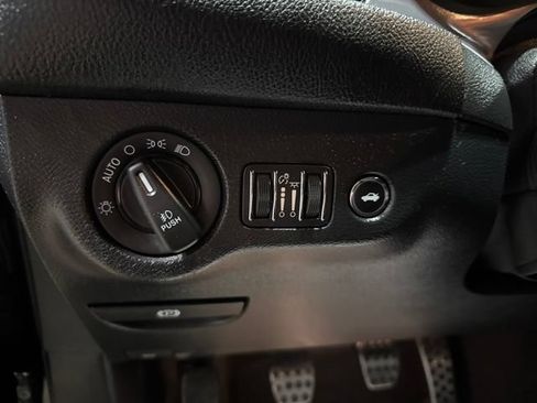 Used 2020 Dodge Challenger R/T RWD image 9