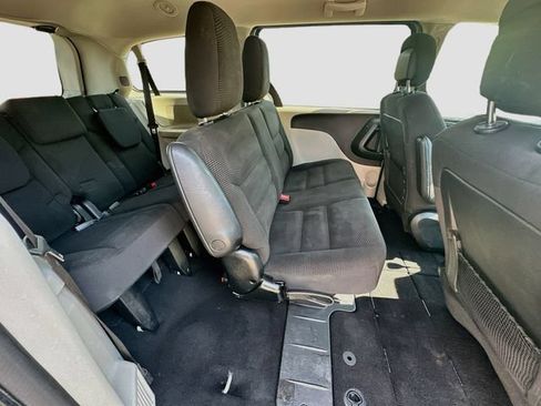Used 2020 Dodge Grand Caravan SE FWD image 27