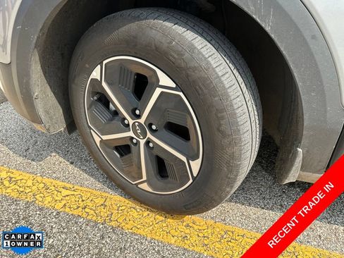 Used 2023 Kia Niro EX FWD image 10