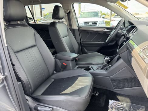 Certified 2023 Volkswagen Tiguan SE FWD image 38
