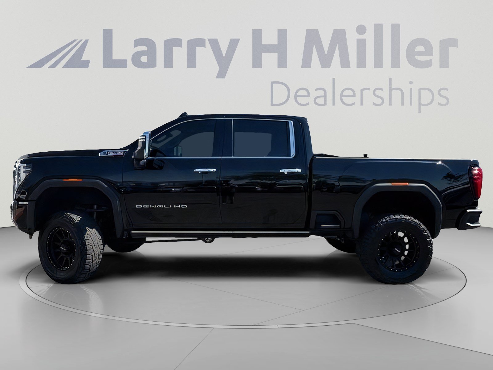 Used 2024 GMC Sierra 2500 Denali w/ Denali Reserve Package AWD/4WD image 3