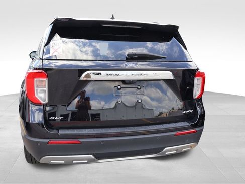 Used 2023 Ford Explorer XLT w/ Equipment Group 202A AWD/4WD image 16