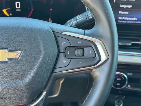 Used 2025 Chevrolet Trax LT w/ LT Convenience Package image 14