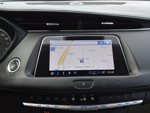 Used 2021 Cadillac XT4 Premium Luxury image 23