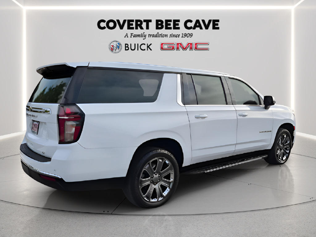 Used 2022 Chevrolet Suburban LT w/ Luxury Package AWD/4WD image 11