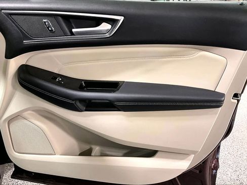 Used 2017 Ford Edge Titanium image 23