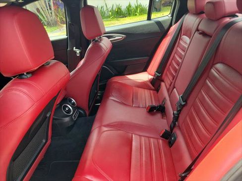 Used 2023 Alfa Romeo Giulia Veloce RWD image 13