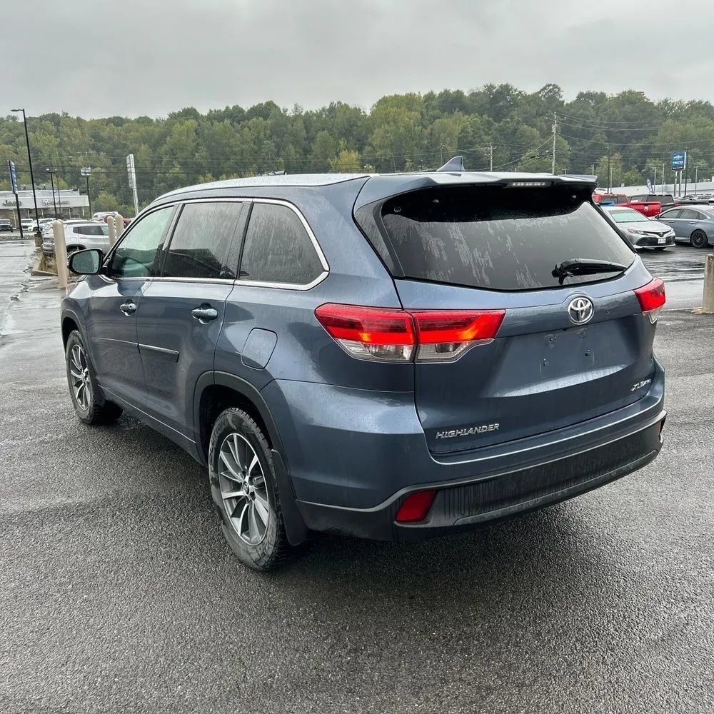 Used 2018 Toyota Highlander XLE AWD/4WD image 5