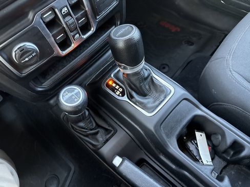 Used 2021 Jeep Gladiator Sport image 24