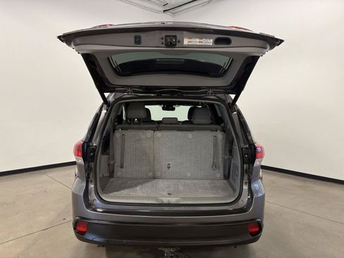 Used 2017 Toyota Highlander XLE AWD/4WD image 33