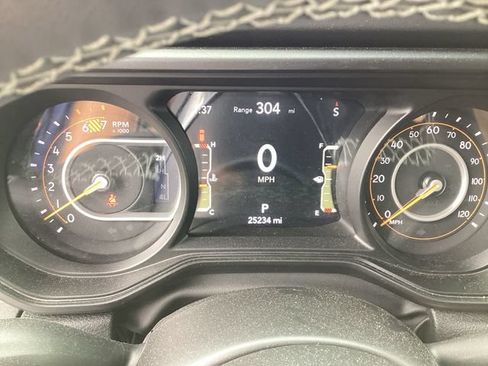 Certified 2025 Jeep Wrangler Unlimited Sahara AWD/4WD image 15
