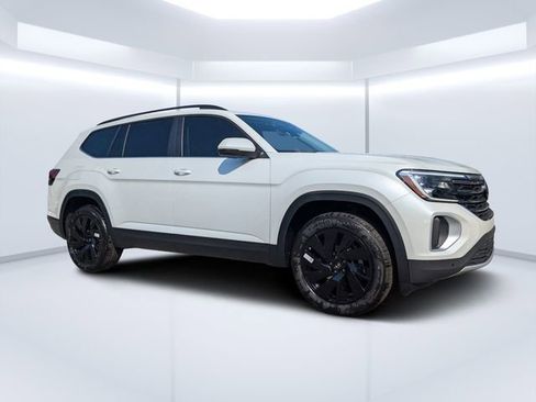 New 2026 Volkswagen Atlas SE image 1