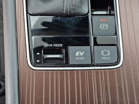 Certified 2021 Toyota Sienna XLE FWD image 29