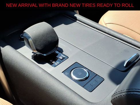 Used 2023 Land Rover Discovery Metropolitan Edition AWD/4WD image 20