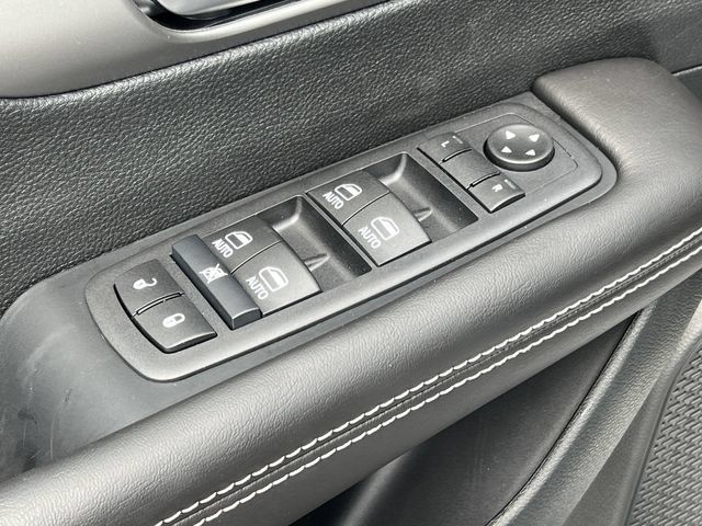 New 2027 Chrysler Pacifica Select FWD image 14