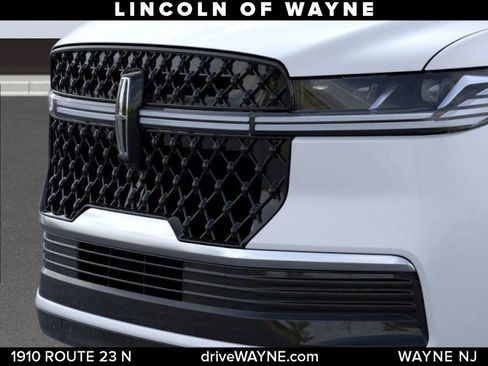 New 2025 Lincoln Navigator Reserve w/ Jet Appearance Package AWD/4WD image 18