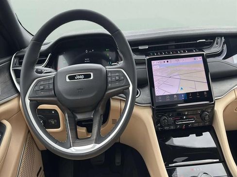 Used 2023 Jeep Grand Cherokee 4WD 4xe image 13