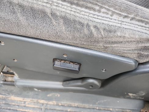 Used 2005 Chevrolet Silverado 2500 LS w/ Heavy-Duty Power Package image 19