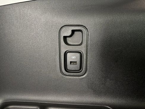 Used 2021 Chevrolet Traverse LS image 46