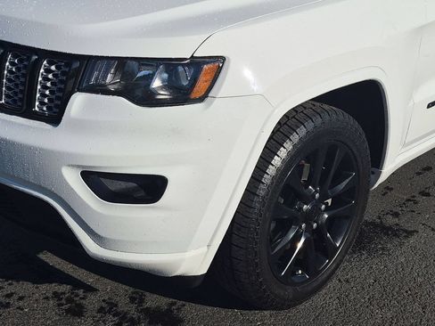 Used 2019 Jeep Grand Cherokee Altitude AWD/4WD image 7
