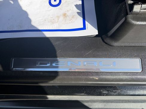 Used 2023 GMC Yukon XL Denali image 31